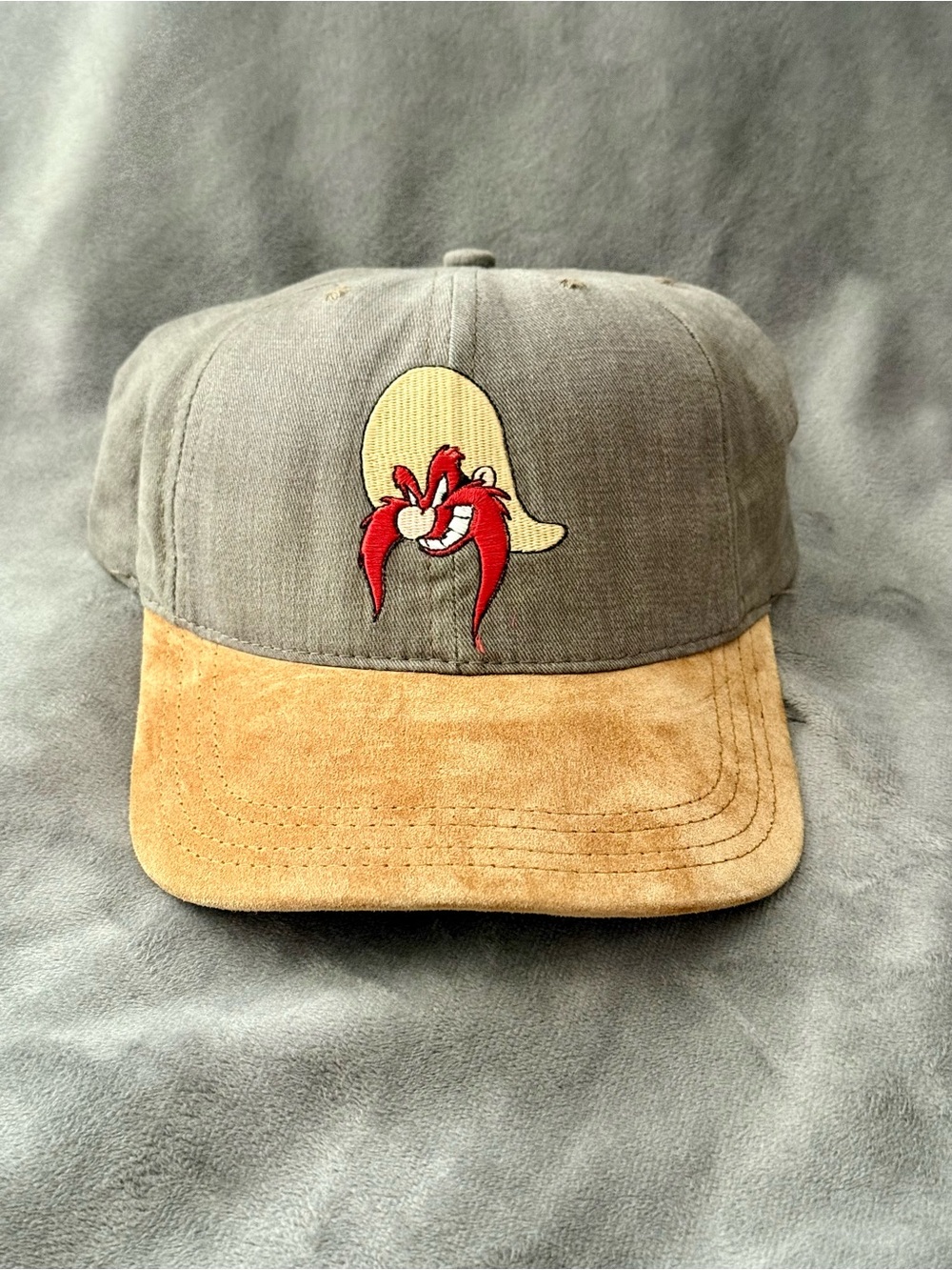 Warner Bros. Yosemite Sam Embroidered Cap - Gray & Tan